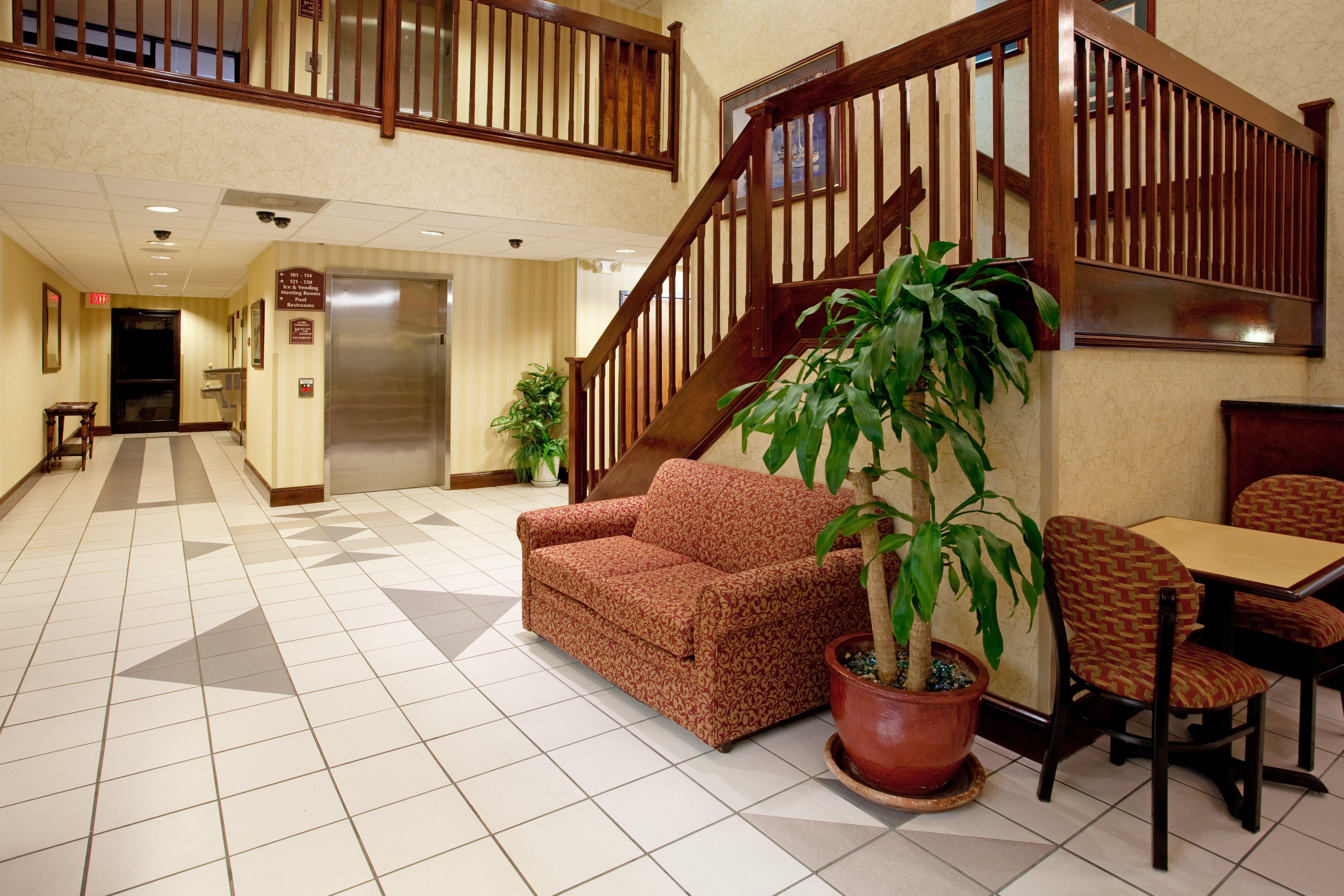 Lexington Inn And Suites Экстерьер фото