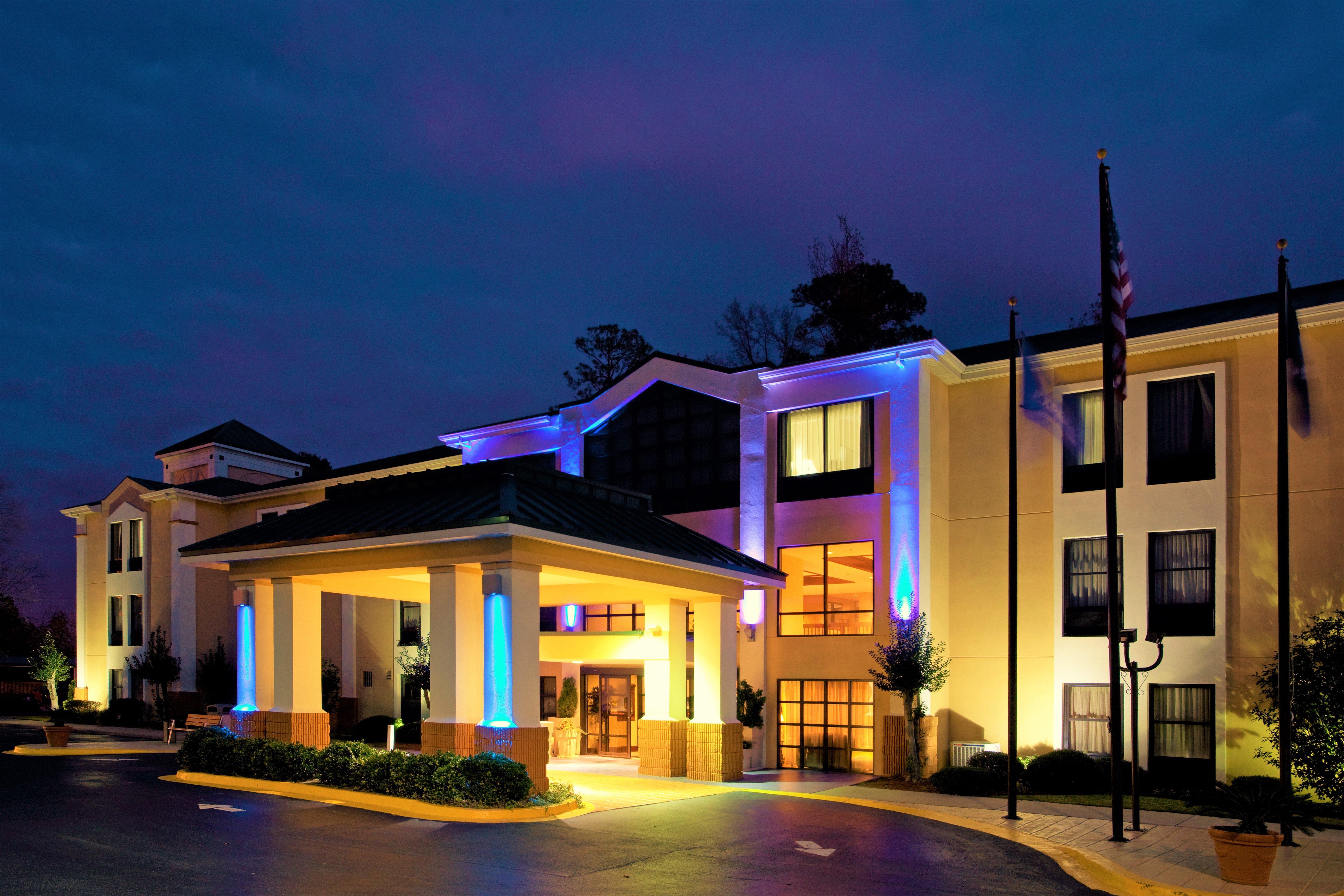 Lexington Inn And Suites Экстерьер фото