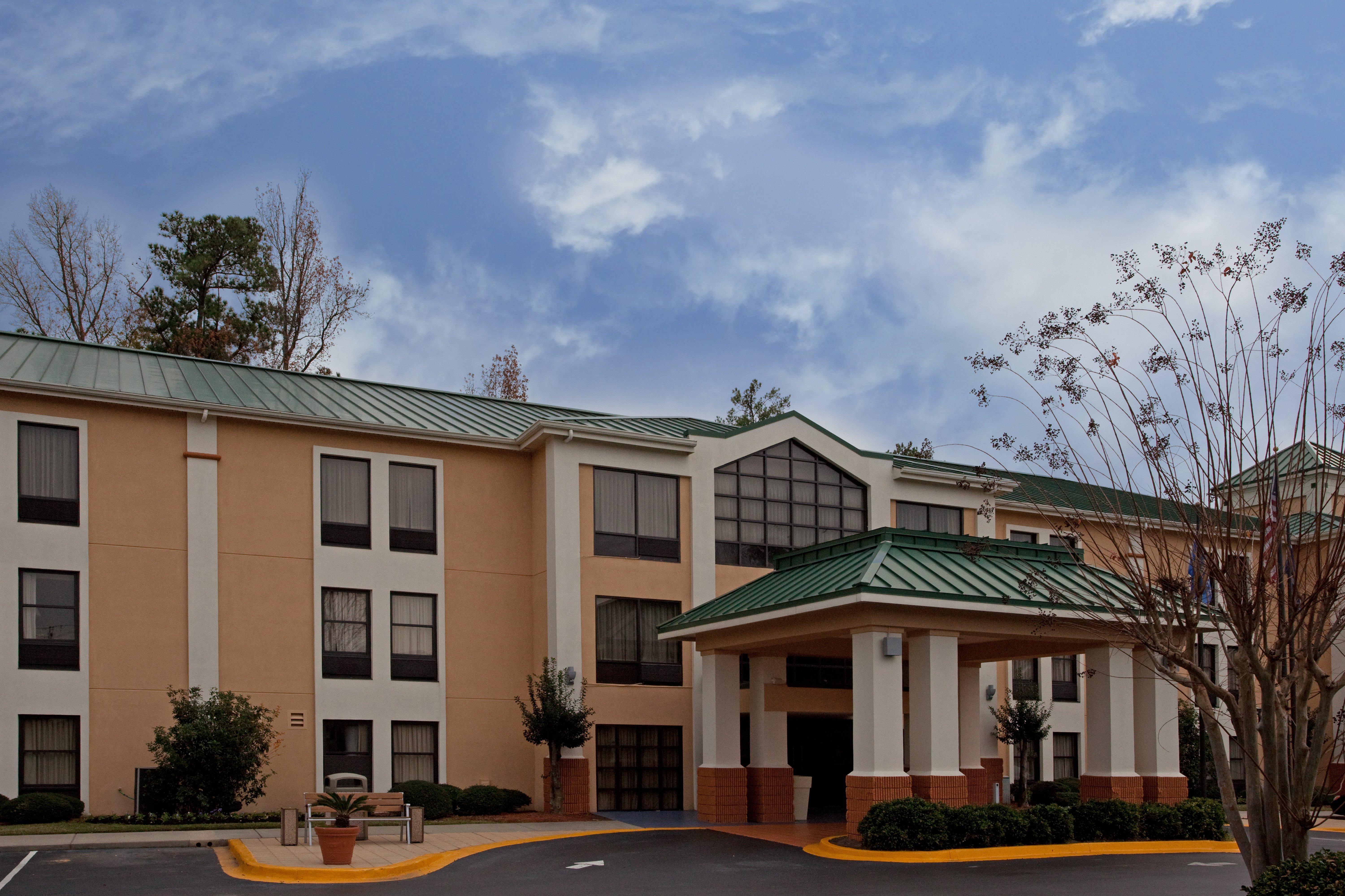 Lexington Inn And Suites Экстерьер фото
