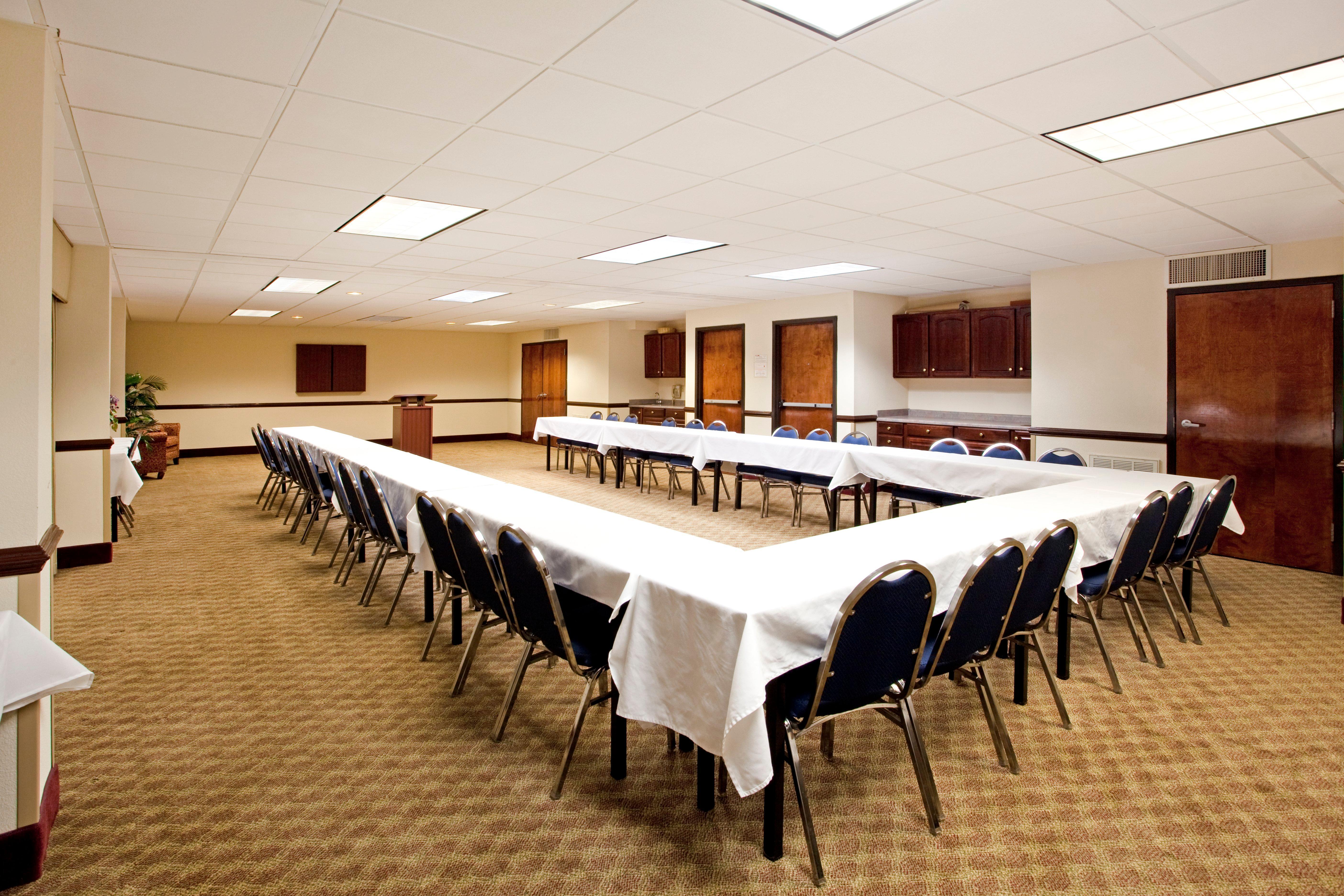 Lexington Inn And Suites Экстерьер фото