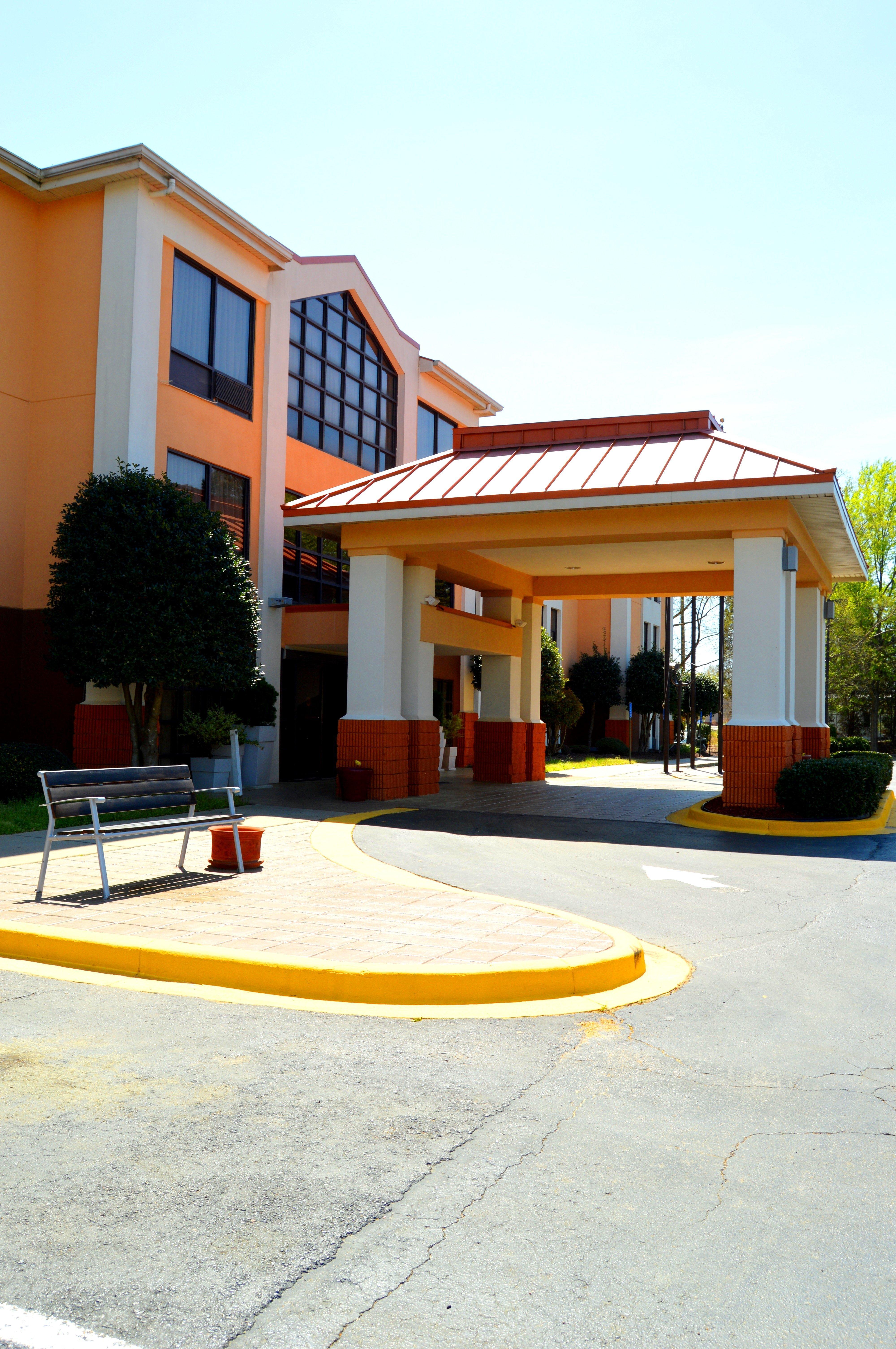Lexington Inn And Suites Экстерьер фото