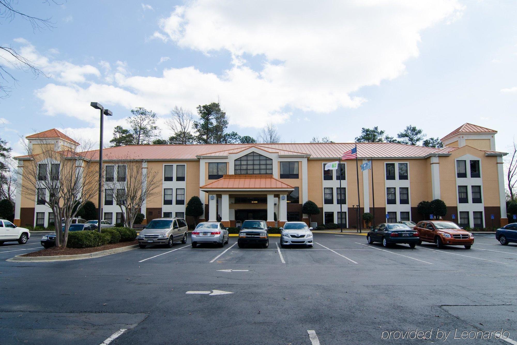 Lexington Inn And Suites Экстерьер фото
