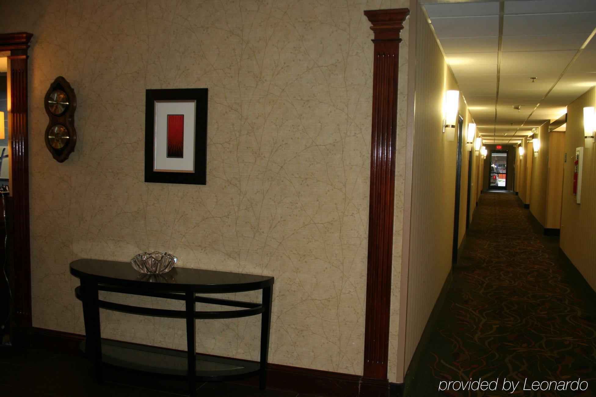 Lexington Inn And Suites Интерьер фото